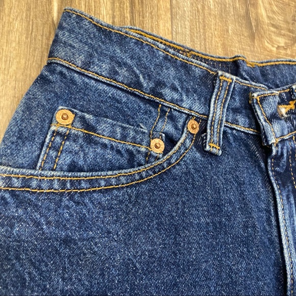 Vintage Levi’s 512 Red Tab high waisted denim shorts, original tags attached - Picture 4 of 15